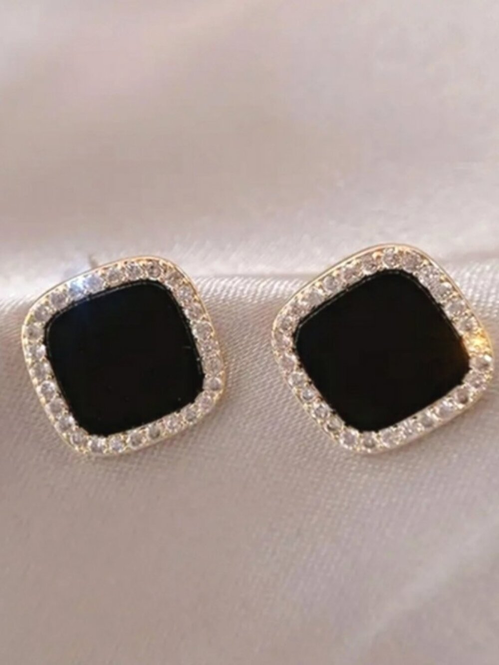 Sparkle Square Black Earrings